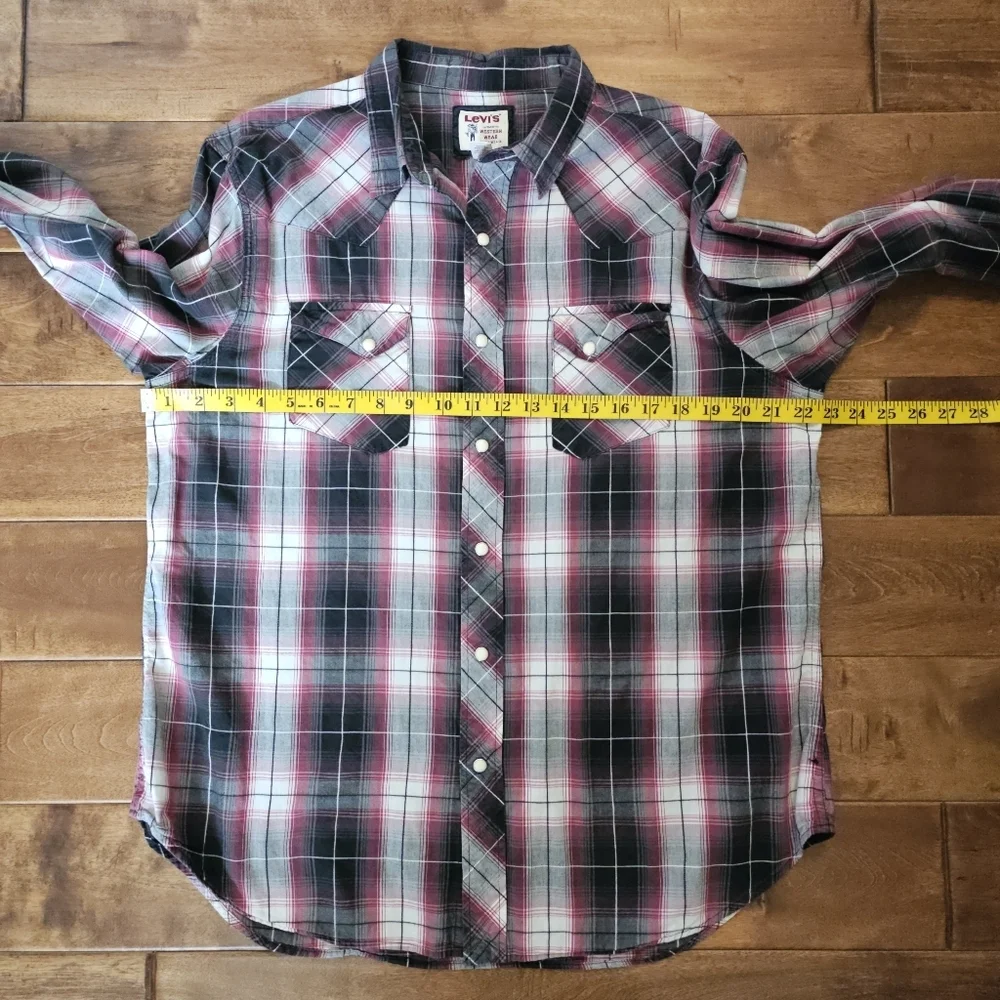 Levi's Western Wear 100% cotton long sleeve button-up size L
